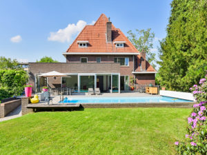 Zeer ruim Herenhuis met zwembad